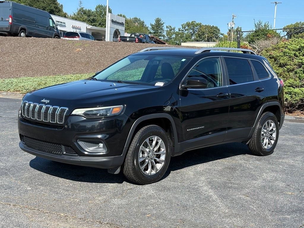Used 2019 Jeep Cherokee Latitude Plus w/ Cold Weather Group AWD/4WD image 6