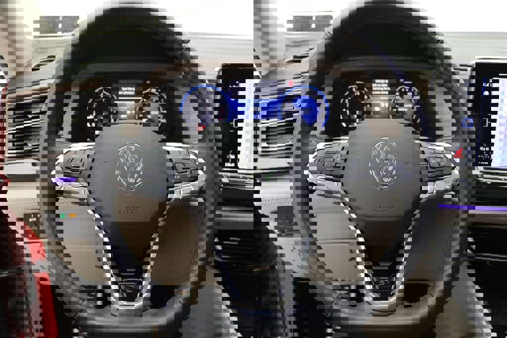 Used 2025 Volkswagen Atlas SEL Premium R-Line image 25