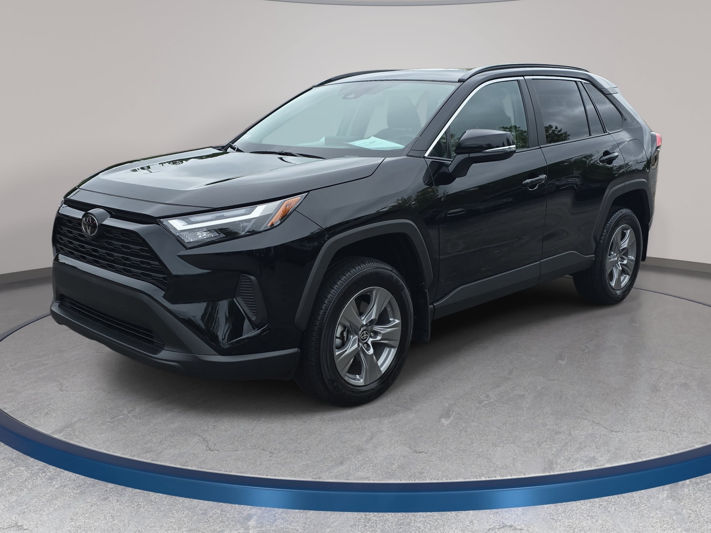 Used 2025 Toyota RAV4 XLE w/ Convenience Package FWD image 1