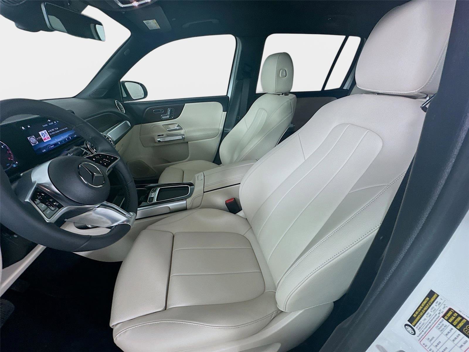 Certified 2025 Mercedes-Benz GLB 250 4MATIC image 27