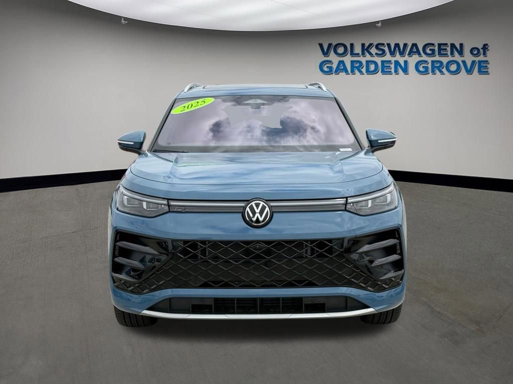 Used 2025 Volkswagen Tiguan SEL R-Line AWD/4WD image 3