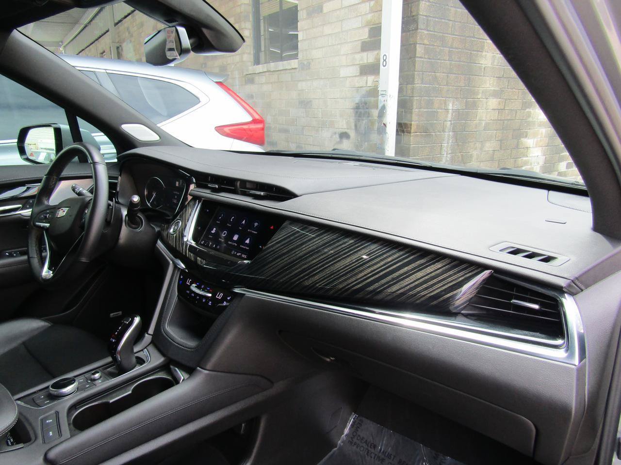Used 2025 Cadillac XT6 Premium Luxury FWD image 12