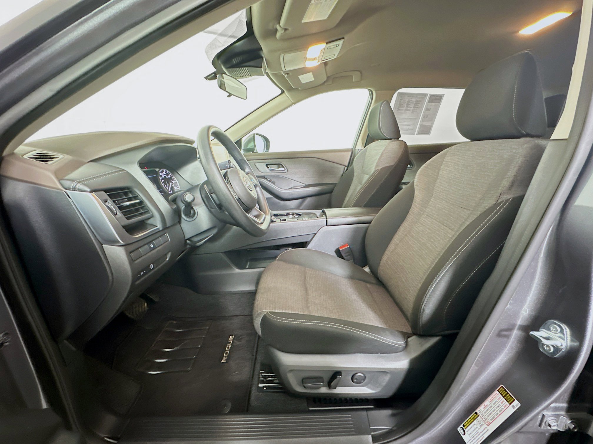 Used 2023 Nissan Rogue SV image 13