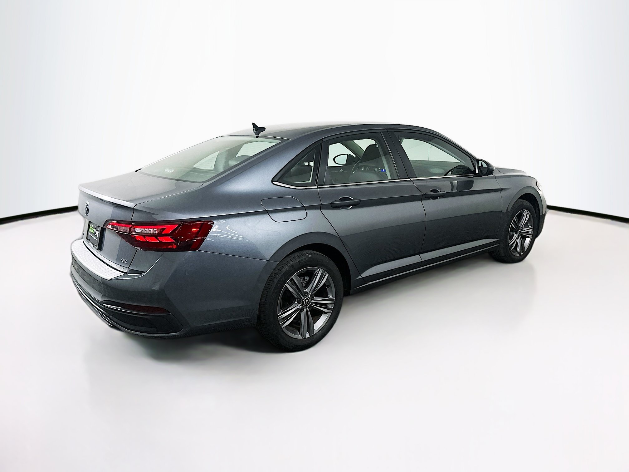 Used 2023 Volkswagen Jetta SE FWD image 9