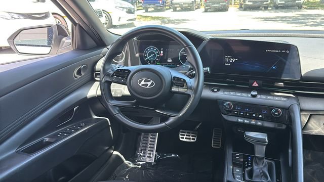Used 2025 Hyundai Elantra SEL FWD image 13