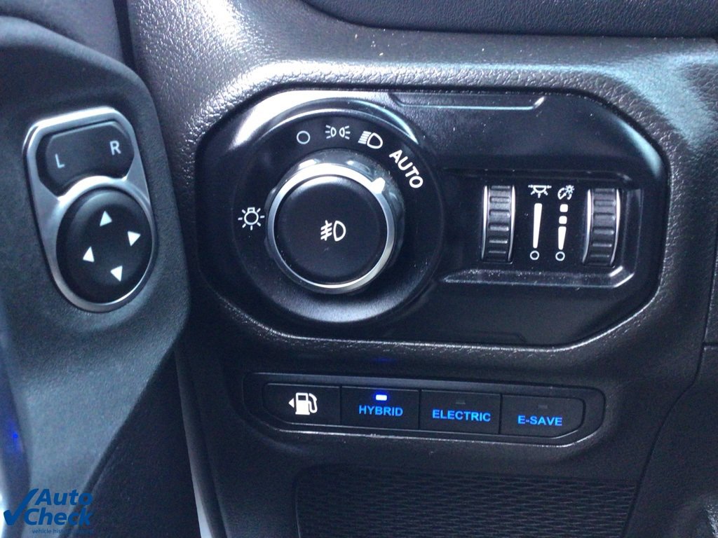 Used 2022 Jeep Wrangler Unlimited Sahara w/ Cold Weather Group image 30