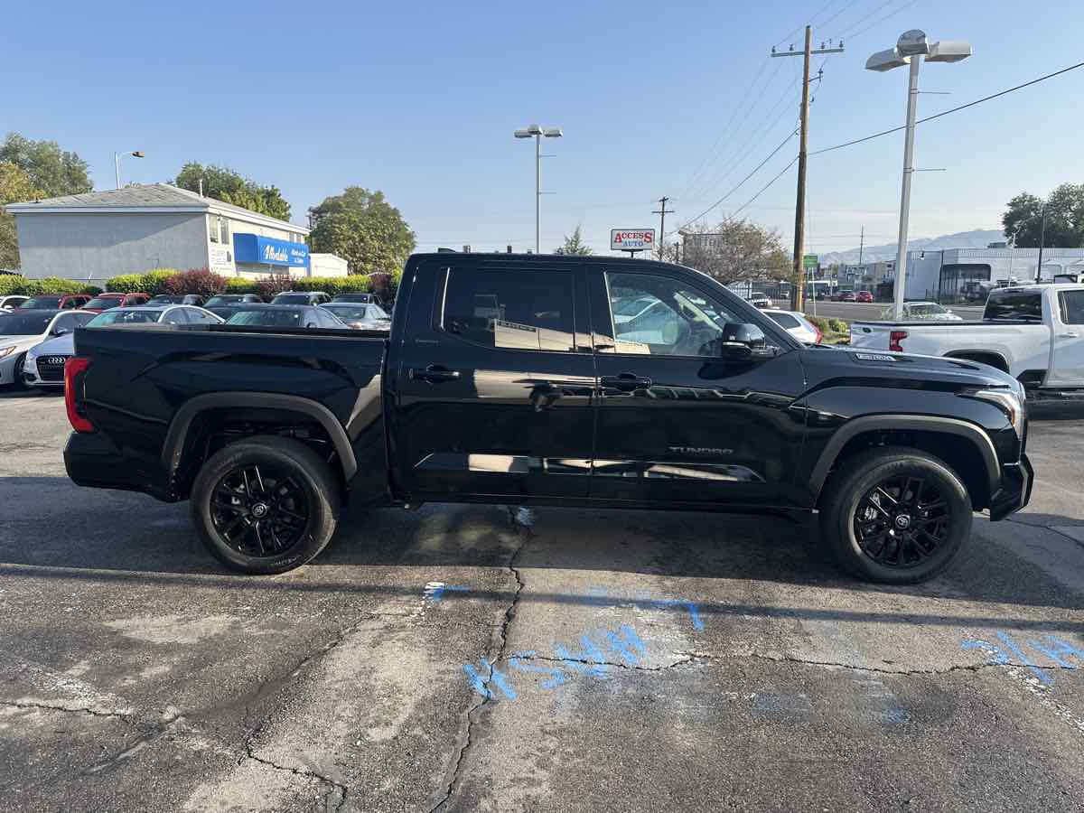 Used 2025 Toyota Tundra Limited AWD/4WD image 4