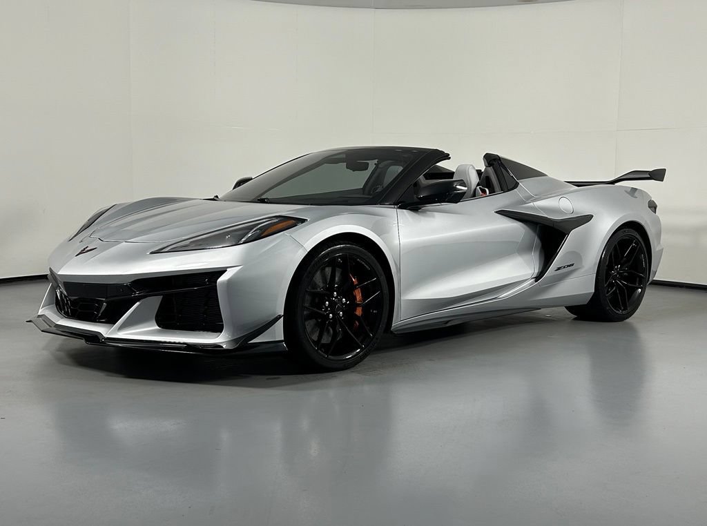 Used 2026 Chevrolet Corvette Z06 RWD image 2