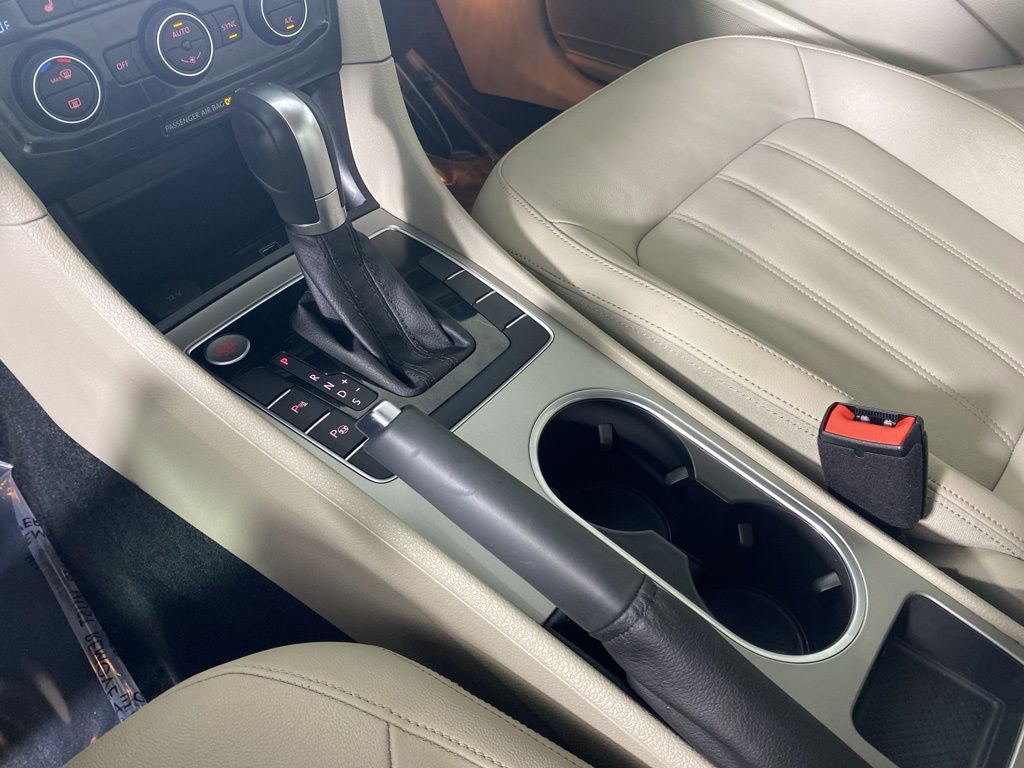 Used 2020 Volkswagen Passat 2.0T SEL image 22