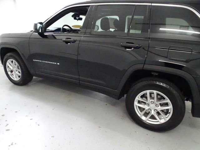 Certified 2025 Jeep Grand Cherokee Laredo X w/ Luxury Tech Group I image 19