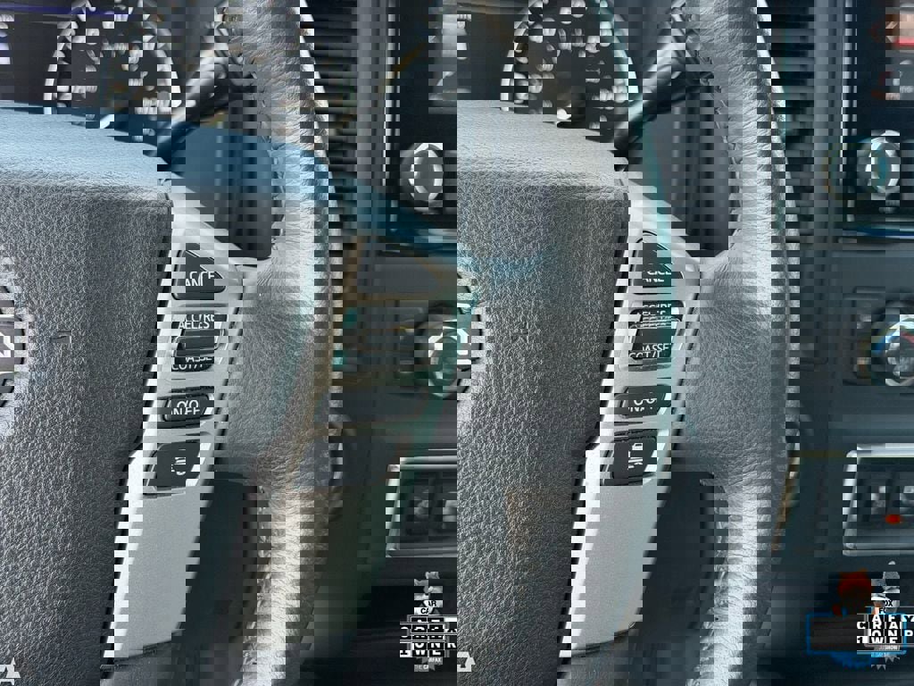 Used 2024 Nissan Titan SV w/ SV Convenience Package image 23