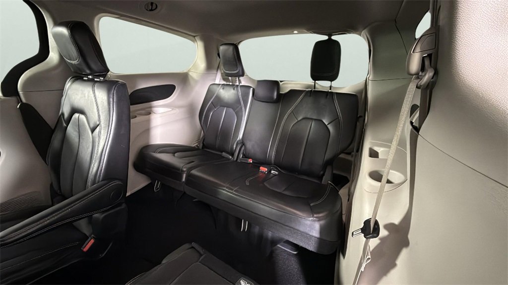 Used 2024 Chrysler Pacifica Touring-L image 33