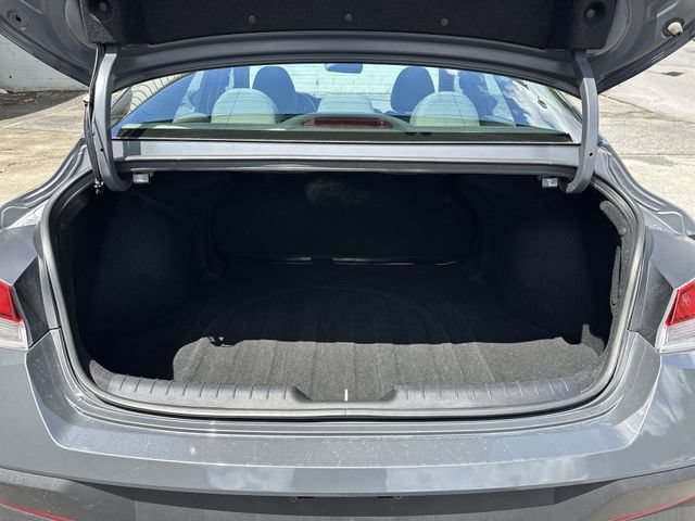 Used 2024 Hyundai Elantra SEL FWD image 21