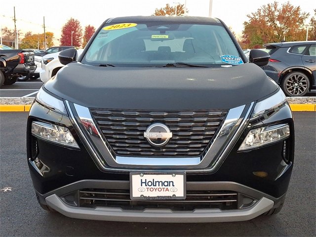 Used 2023 Nissan Rogue SV image 3