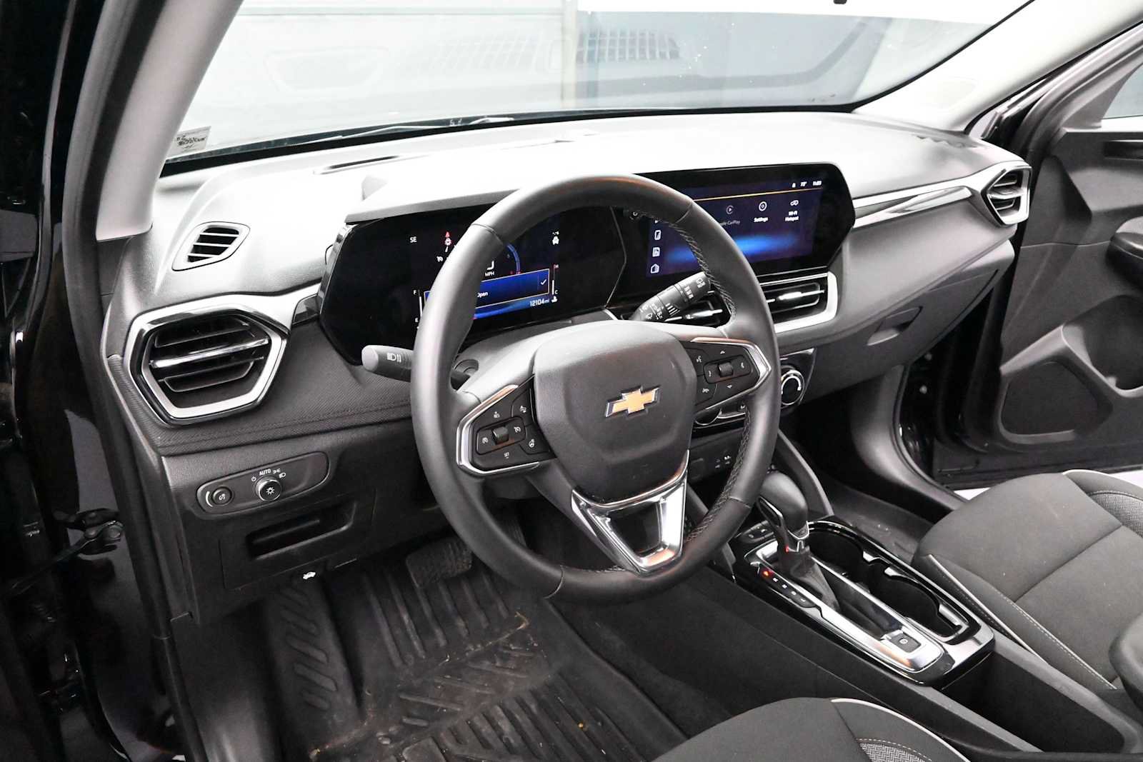 Used 2026 Chevrolet TrailBlazer LT w/ LT Cold Weather Package FWD image 10