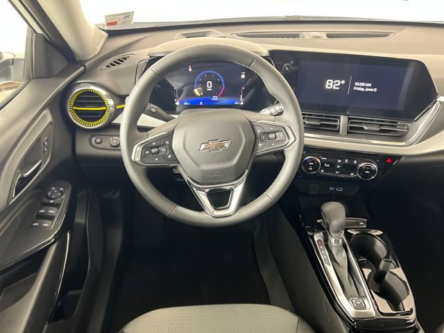 New 2026 Chevrolet Trax LT w/ Midnight Edition FWD image 13