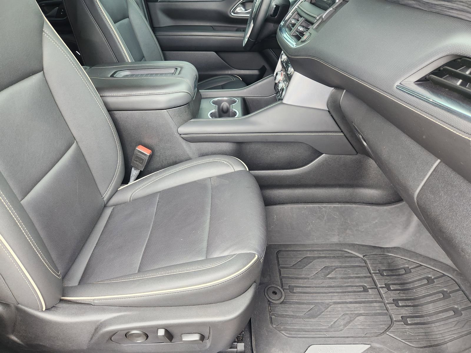 Used 2024 GMC Yukon SLT image 17