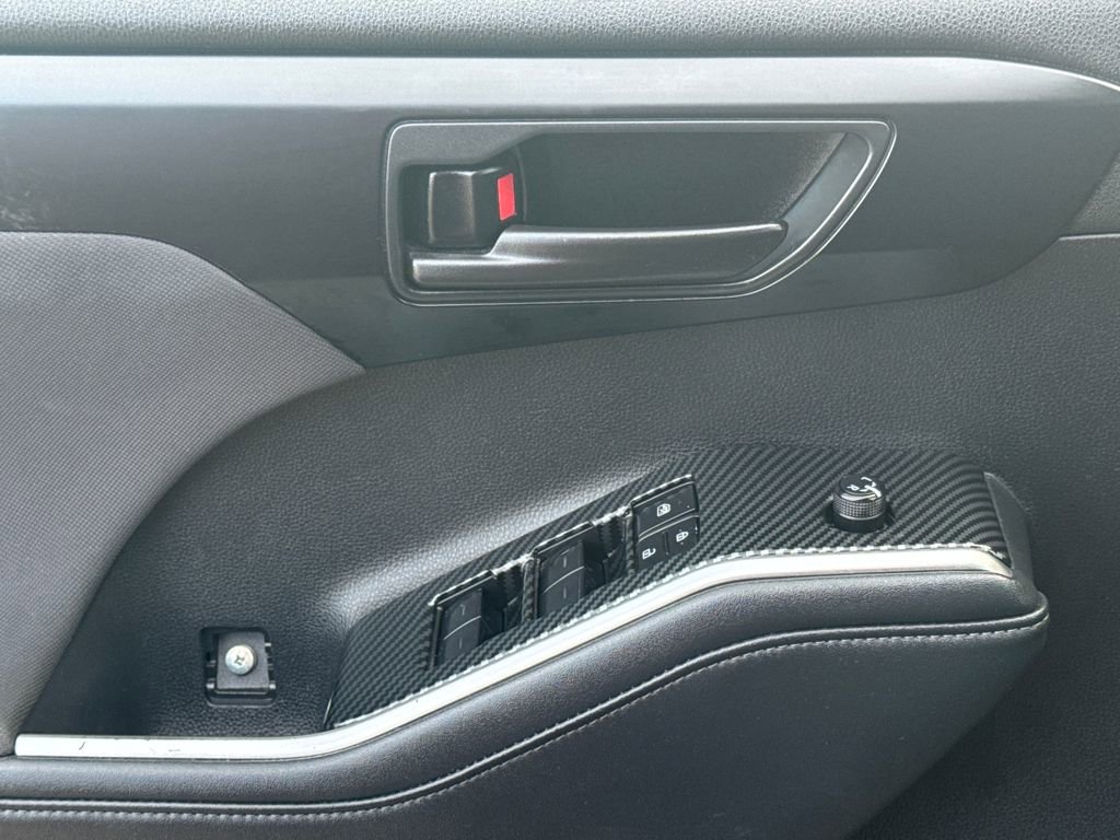 Used 2022 Toyota Highlander LE image 34