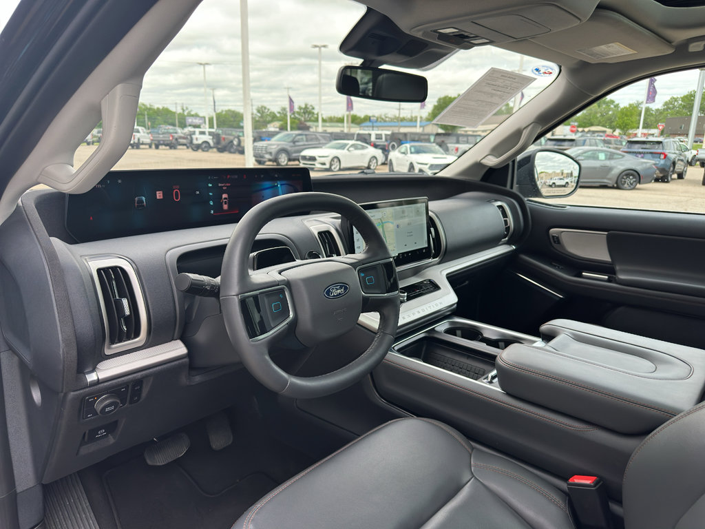 Used 2025 Ford Expedition Active AWD/4WD image 12