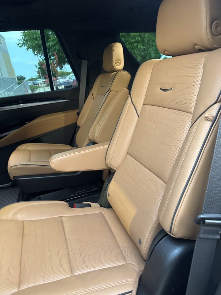 Used 2026 Cadillac Escalade Luxury w/ Touring Package AWD/4WD image 5