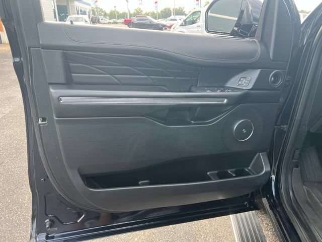 Used 2021 Ford Expedition Platinum AWD/4WD image 16