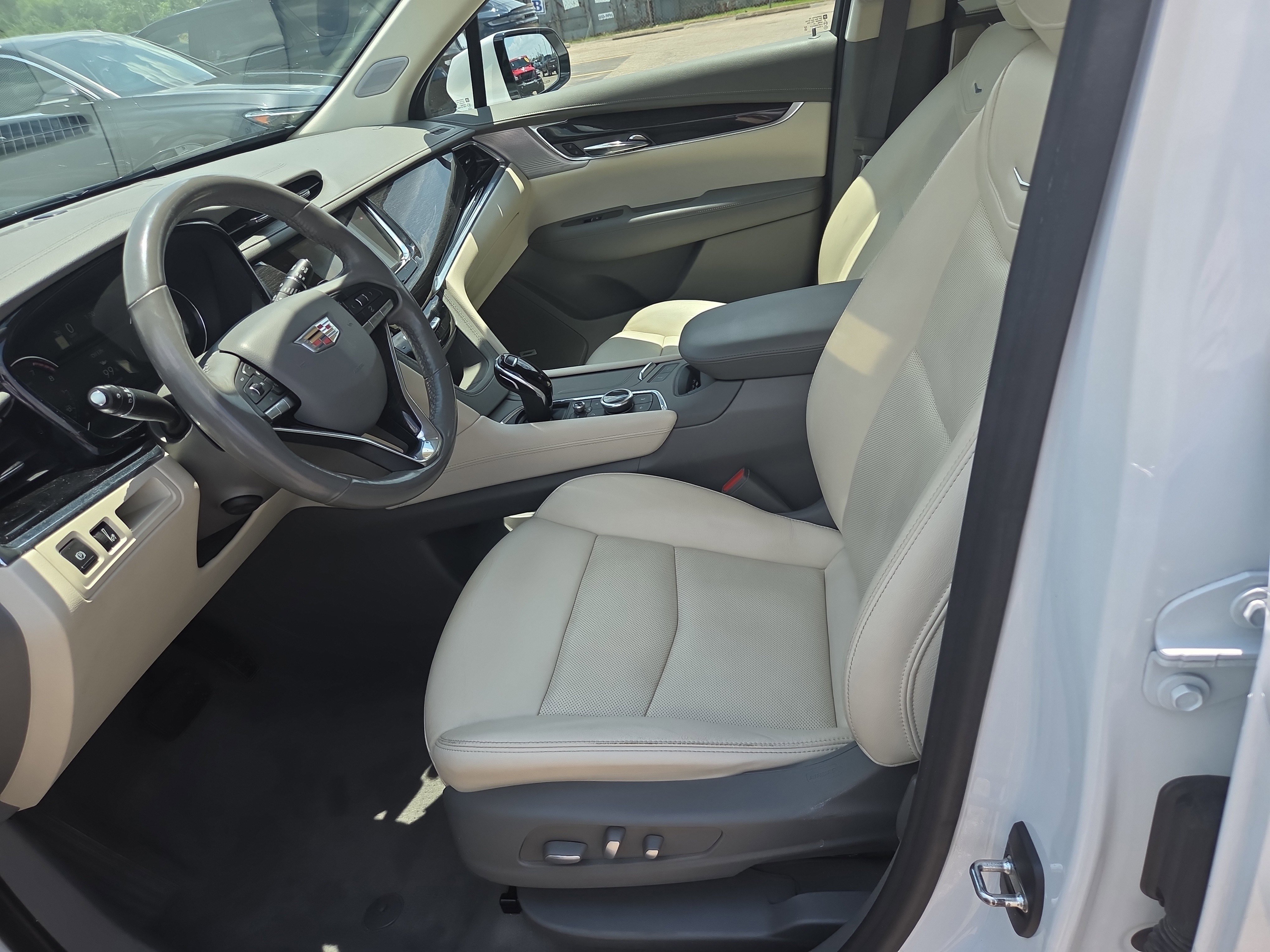 Used 2021 Cadillac XT6 Premium Luxury FWD image 5