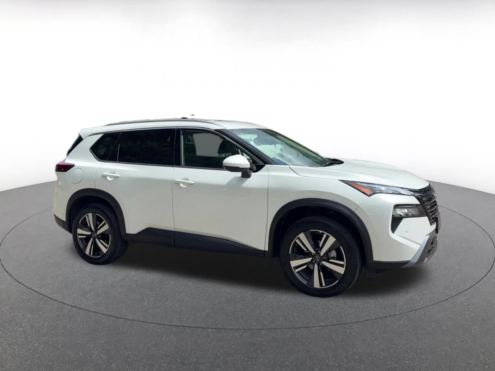 Used 2026 Nissan Rogue SL AWD/4WD image 2