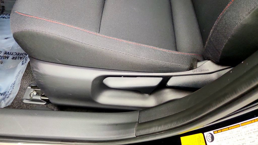 Used 2024 Toyota Prius Prime FWD image 11