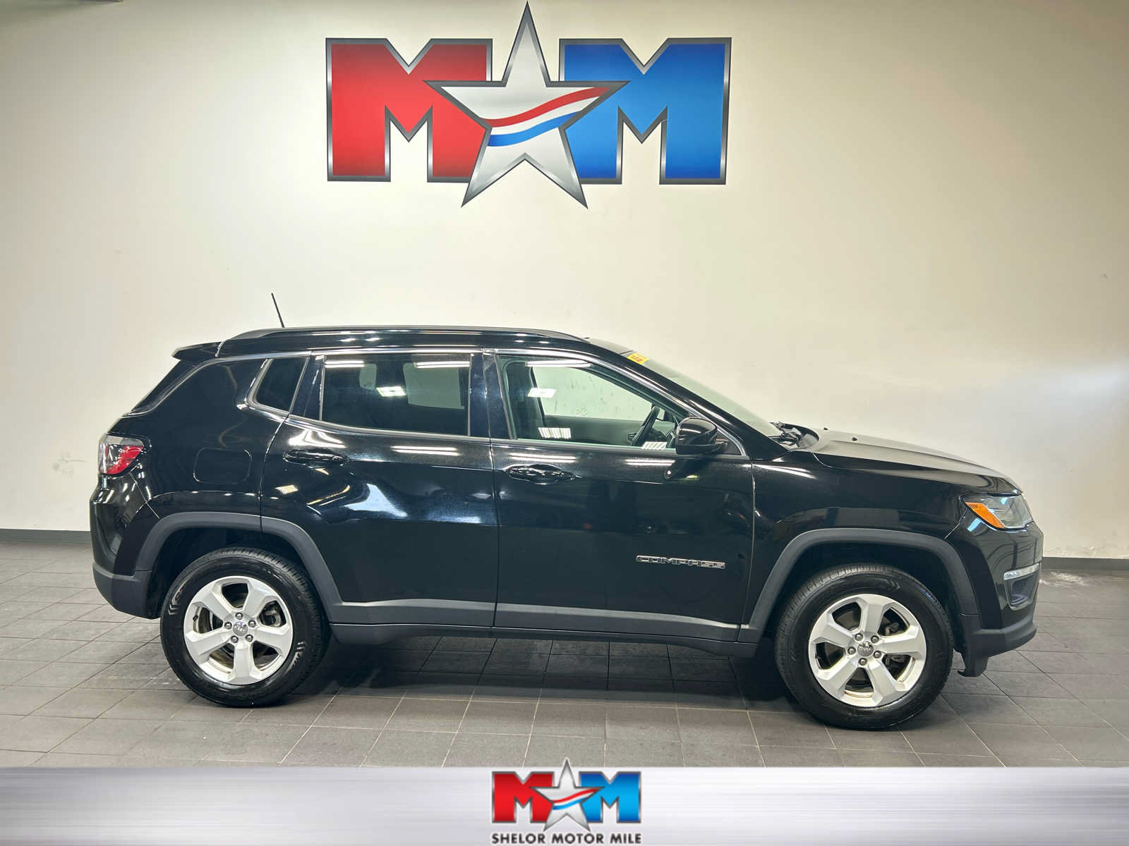 Used 2018 Jeep Compass Latitude w/ Popular Equipment Group AWD/4WD image 1