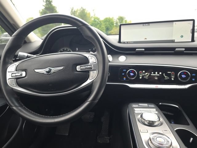 Used 2025 Genesis GV70 2.5T AWD/4WD image 13