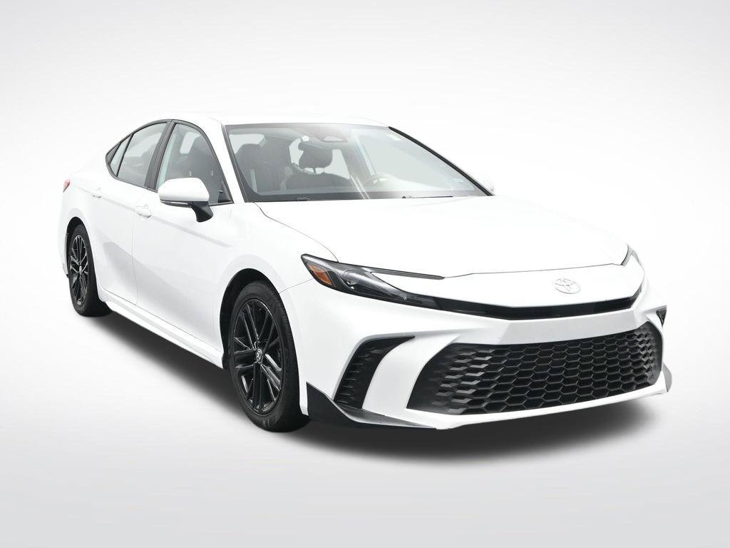 Used 2025 Toyota Camry SE FWD image 3