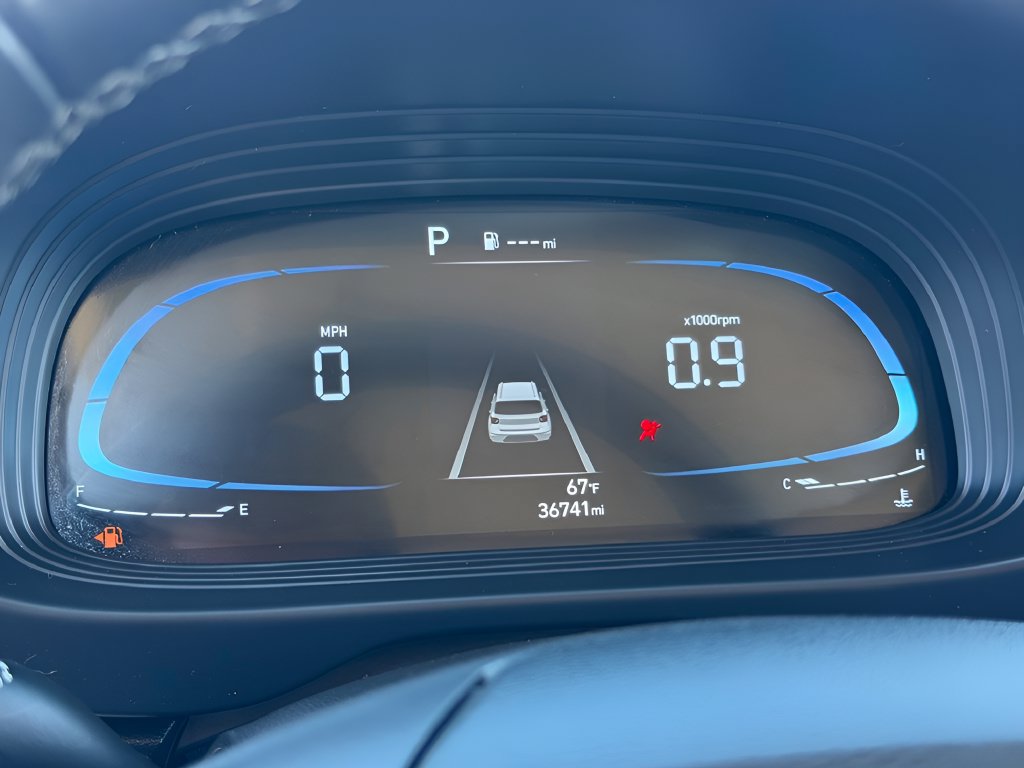 Used 2025 Hyundai Venue SEL FWD image 13