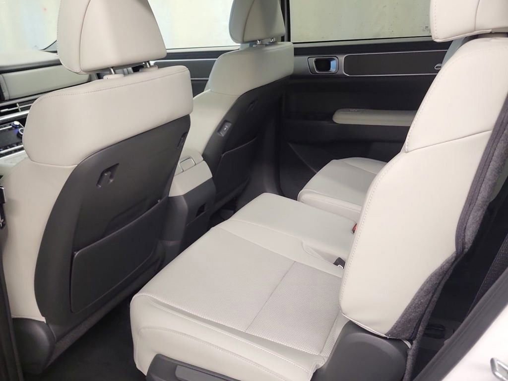 Used 2026 Hyundai Santa Fe SEL image 10