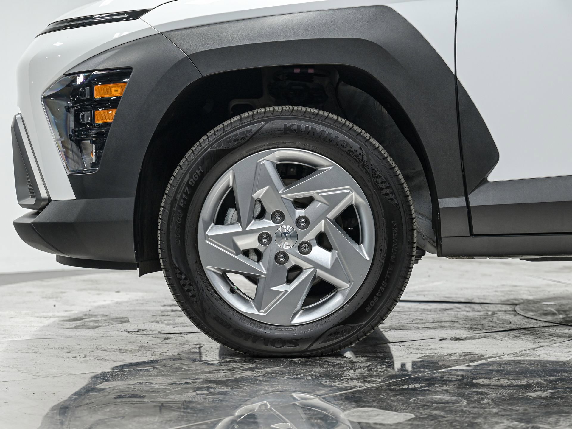 Used 2025 Hyundai Kona SE image 3