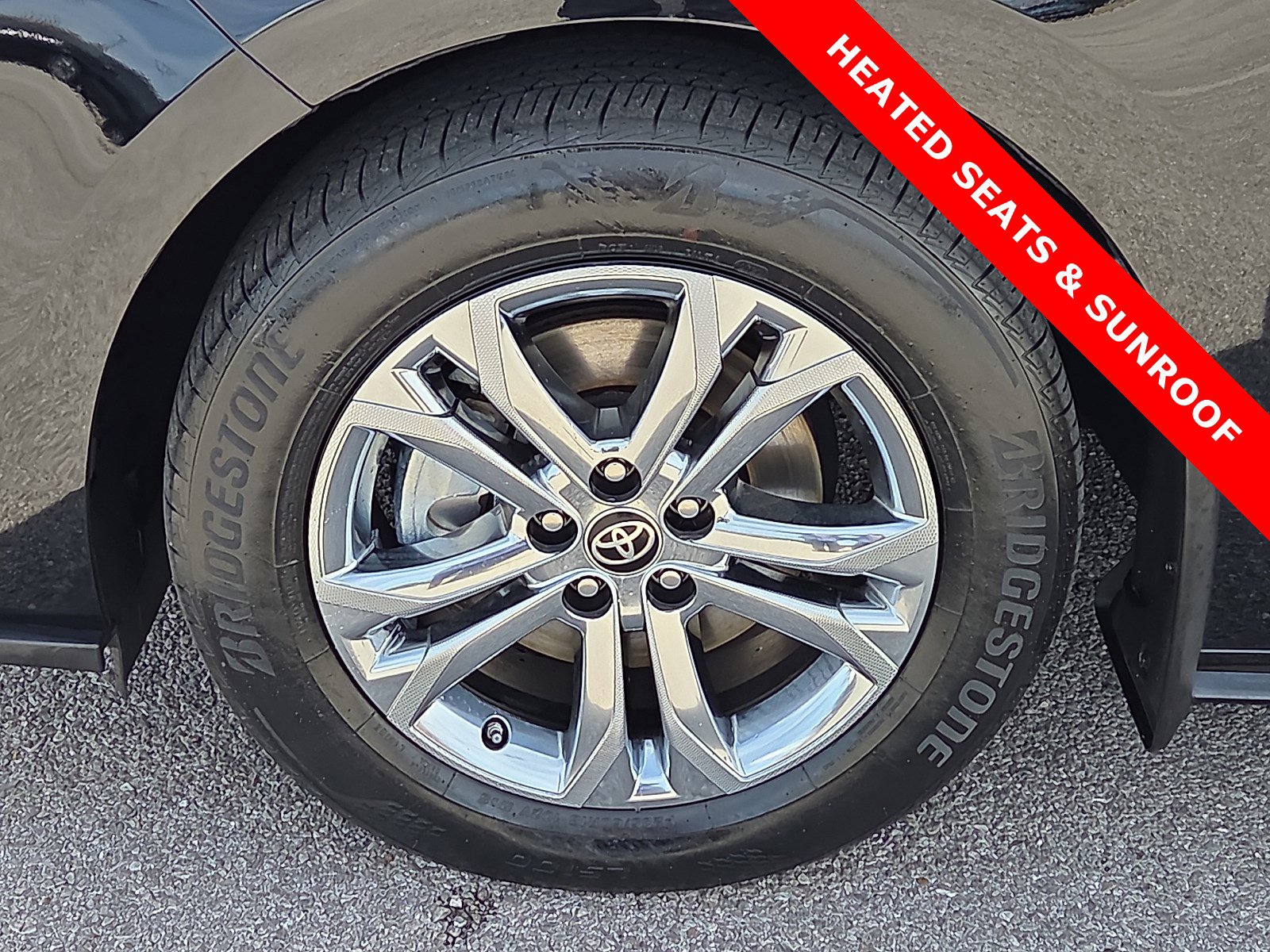 Used 2023 Toyota Sienna XSE w/ XSE Plus Package image 7