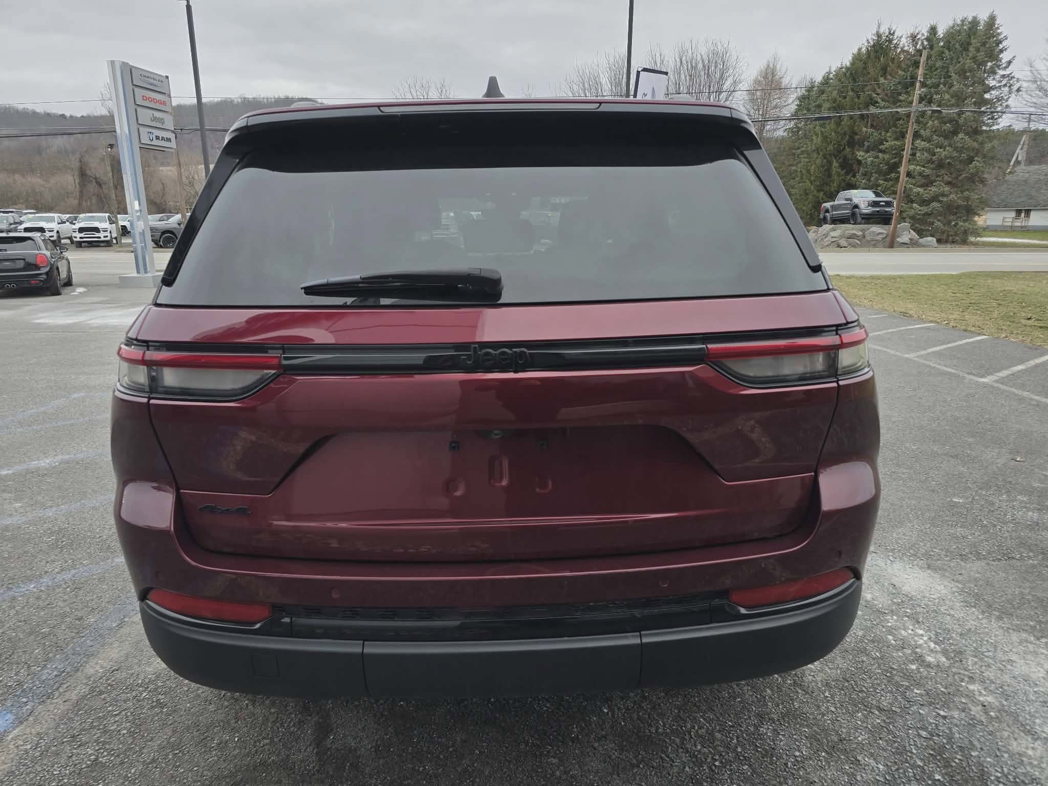 Used 2025 Jeep Grand Cherokee Altitude video 4