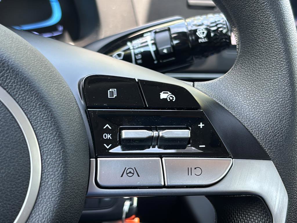 Used 2025 Hyundai Elantra SE FWD image 23