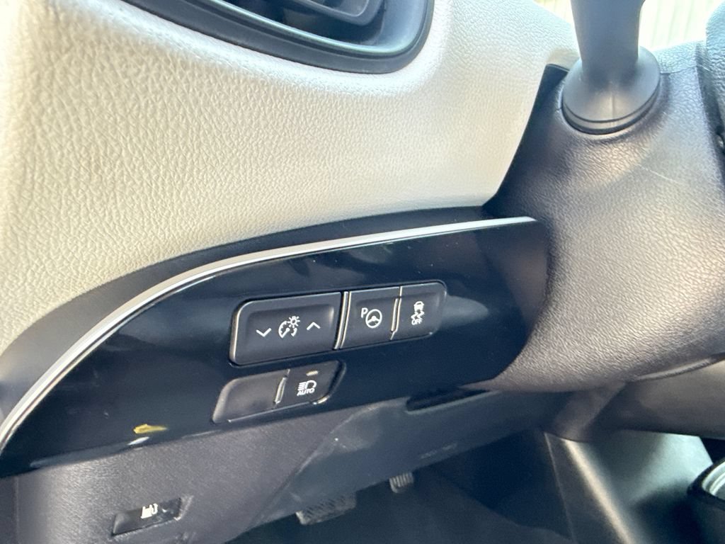 Used 2022 Toyota Prius LE FWD image 9