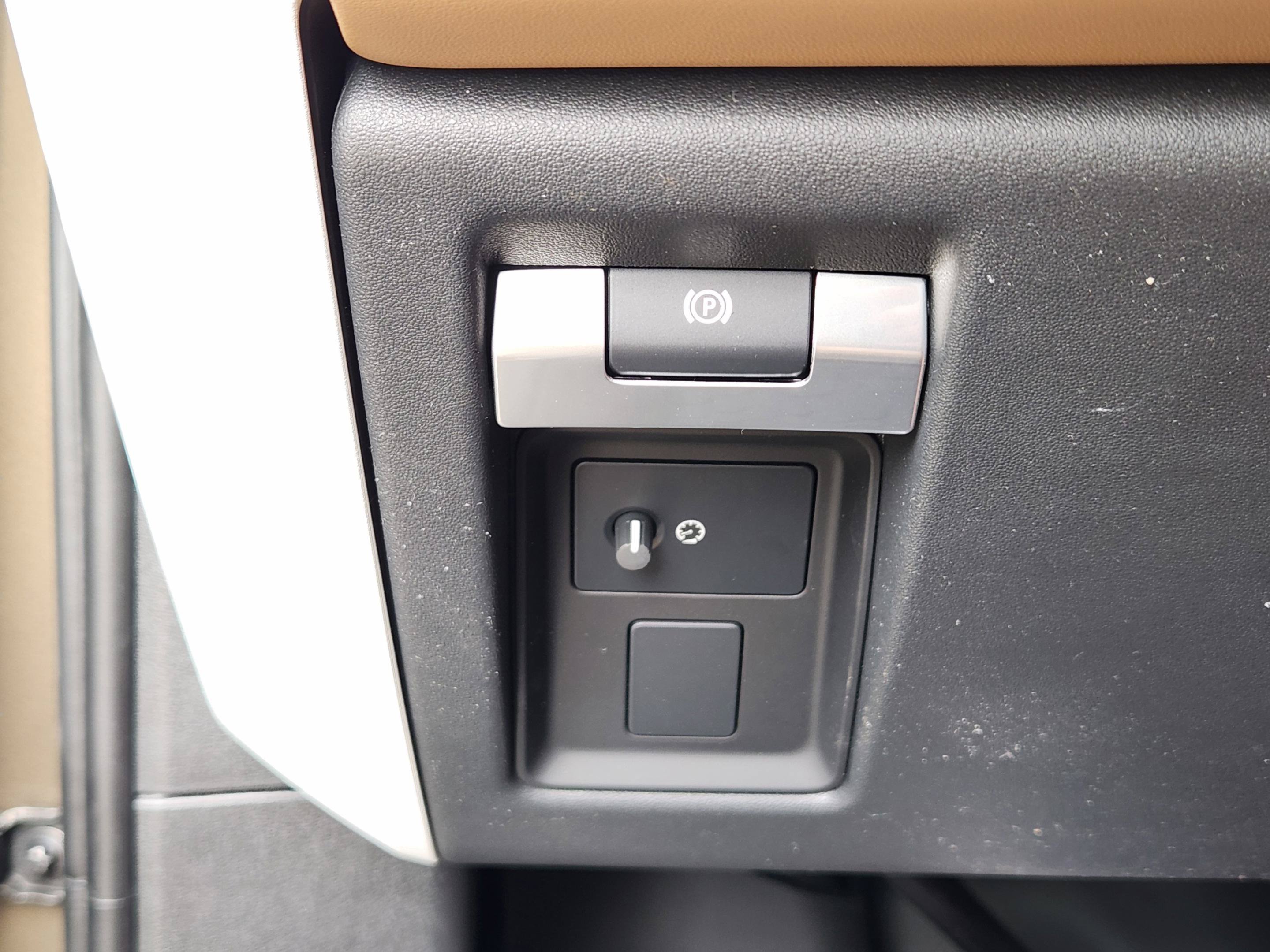 New 2026 Land Rover Defender 110 S AWD/4WD image 16