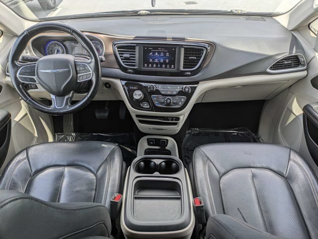 Used 2019 Chrysler Pacifica Touring-L FWD image 17