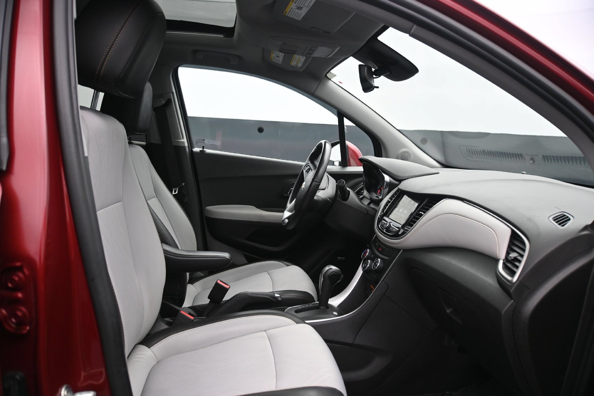 Used 2019 Chevrolet Trax LT w/ Sun & Sound Package AWD/4WD image 13