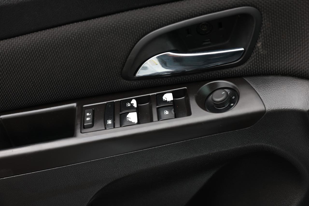 Used 2015 Chevrolet Cruze LT FWD image 39