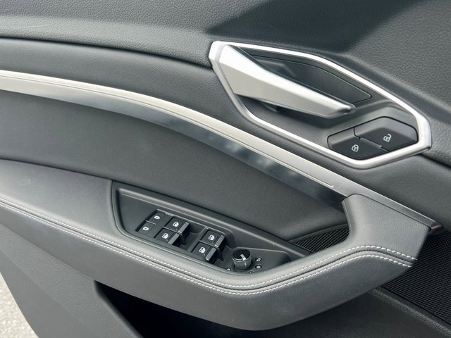 Used 2021 Audi e-tron Premium w/ Convenience Plus Package image 38