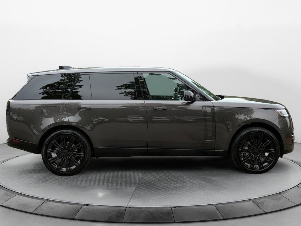 New 2026 Land Rover Range Rover Long Wheelbase SE AWD/4WD image 8
