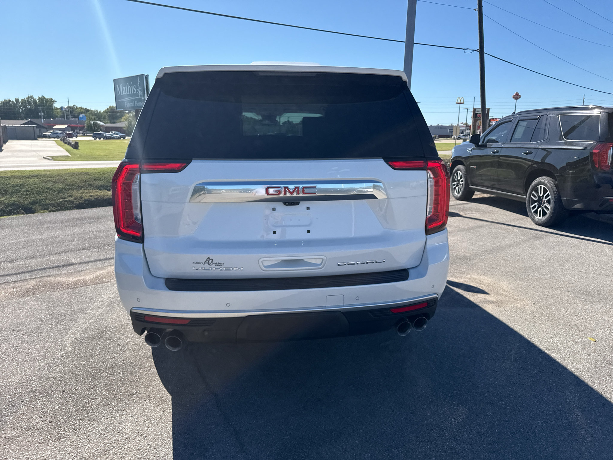 Used 2024 GMC Yukon Denali w/ Advanced Technology Package AWD/4WD image 5