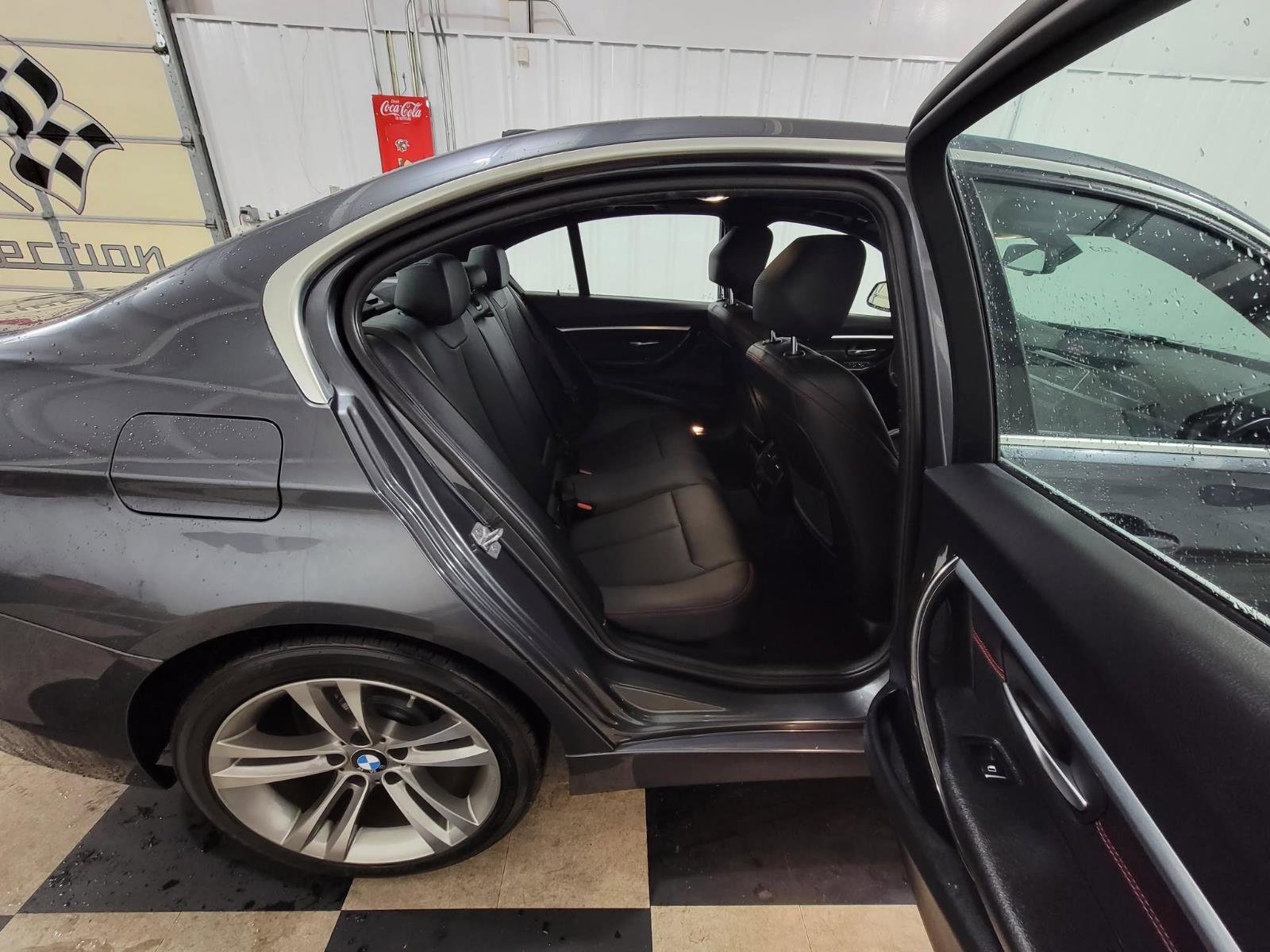 Used 2018 BMW 330i xDrive Sedan w/ Convenience Package image 20