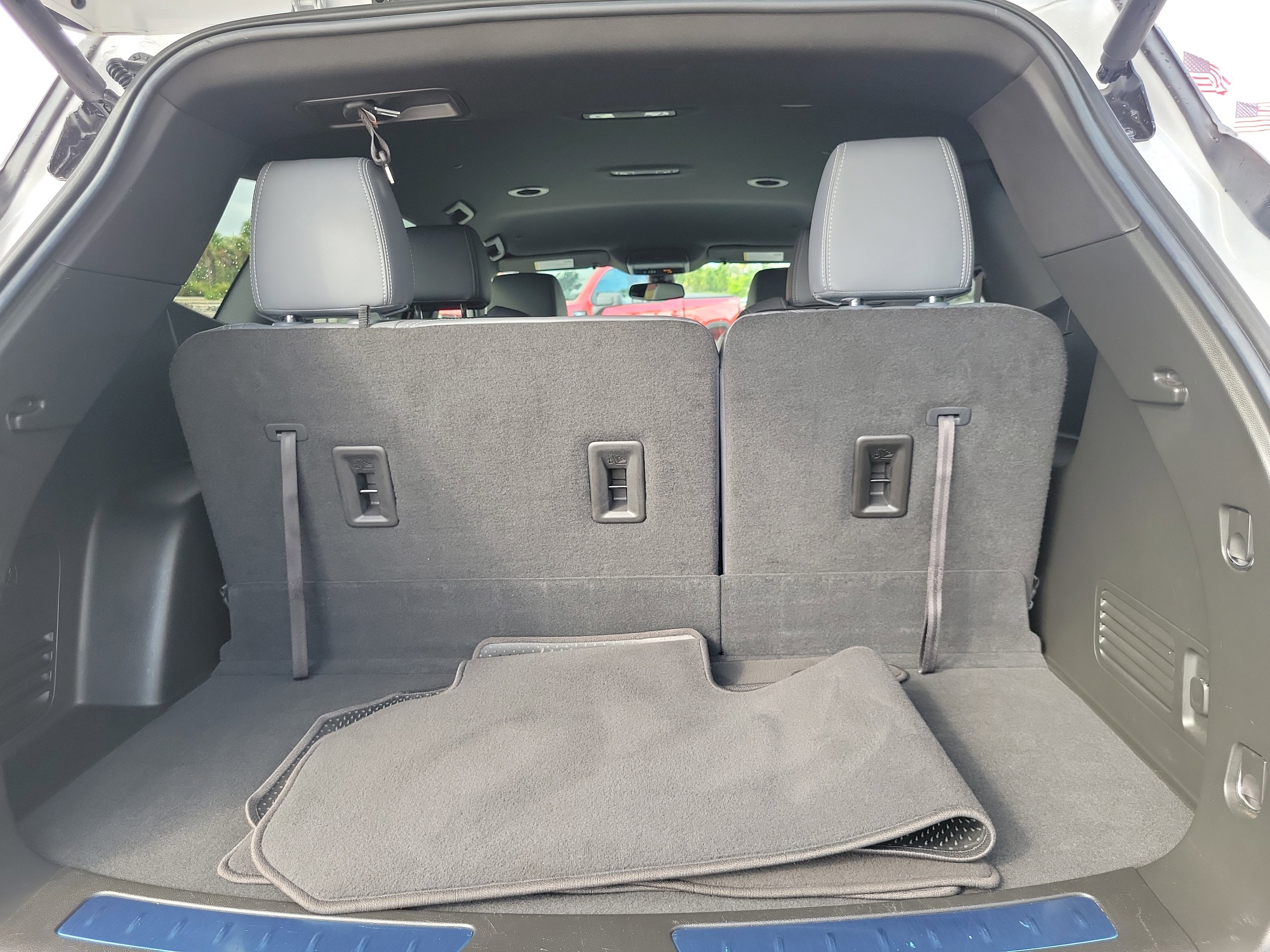 Used 2023 Buick Enclave Essence w/ Sport Touring Edition image 10