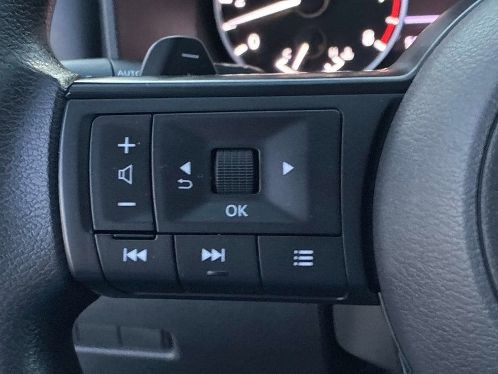 Used 2023 Nissan Rogue S AWD/4WD image 21