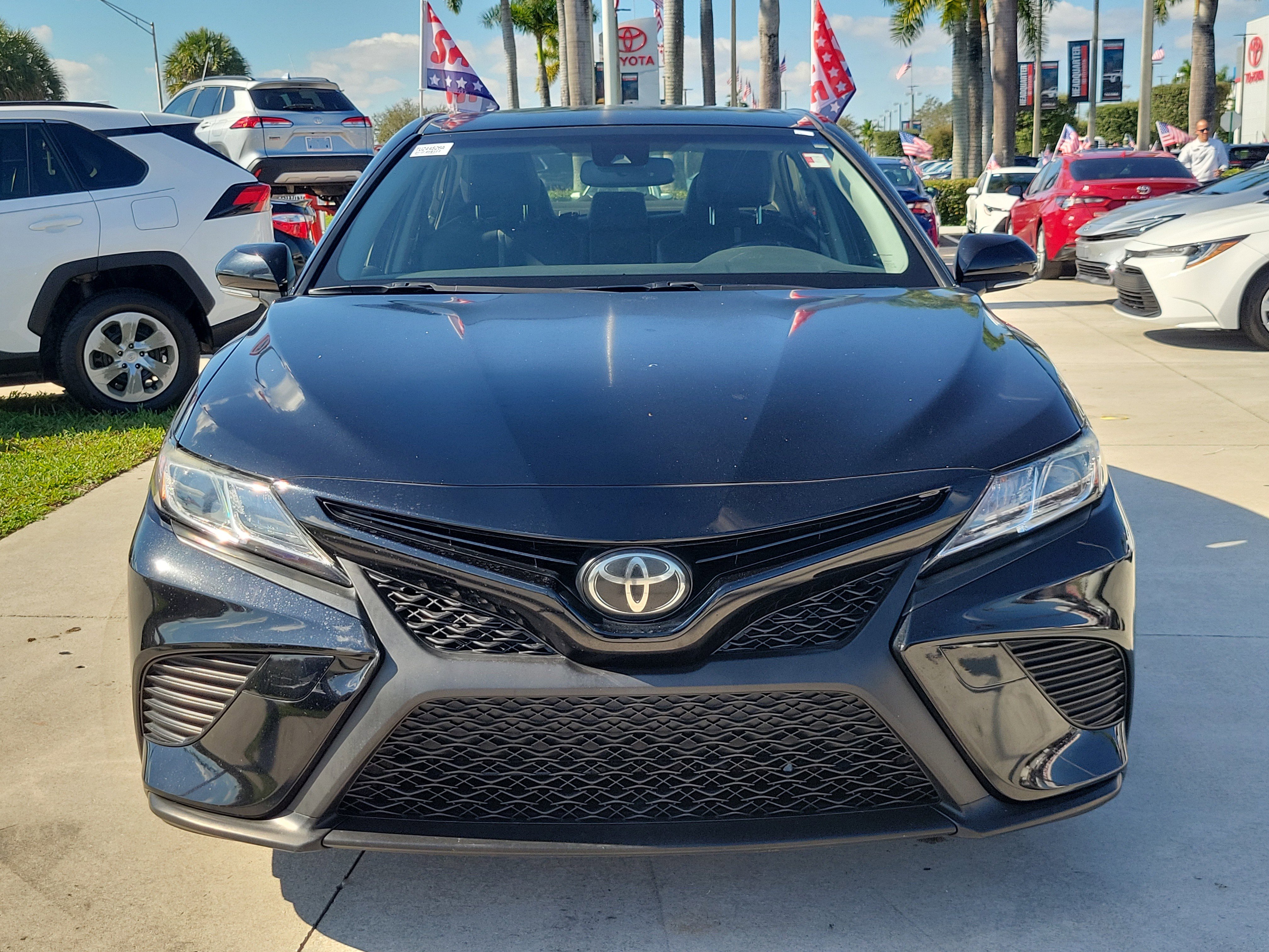 Used 2018 Toyota Camry SE image 4