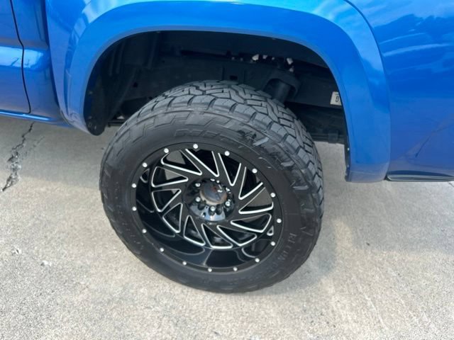 Used 2018 Toyota Tacoma TRD Sport AWD/4WD image 20